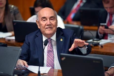 Jefferson Rudy/Arquivo/Agência Senado Brasília (DF), 12/04/2018 - Senador Flexa Ribeiro participa da reunião da Comissão de Assuntos Econômicos (CAE) realiza audiência pública interativa destinada a debater a questão orçamentária e os reflexos econômicos da crise da segurança pública. Foto: Jefferson Rudy/Agência Senado