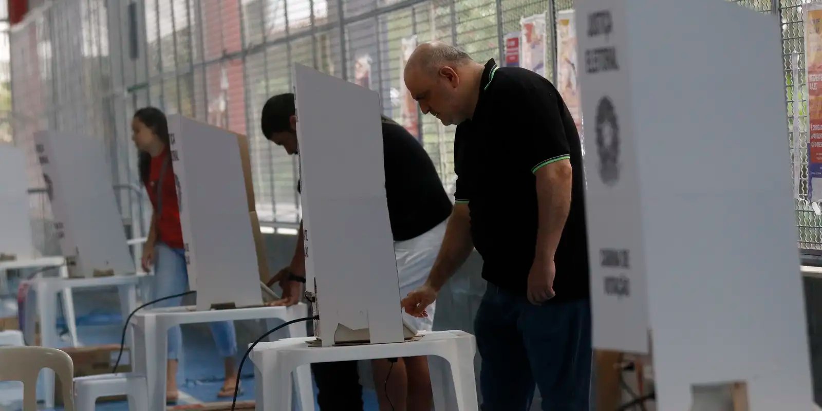 Idosos votam primeiro: conheça outros eleitores com prioridade