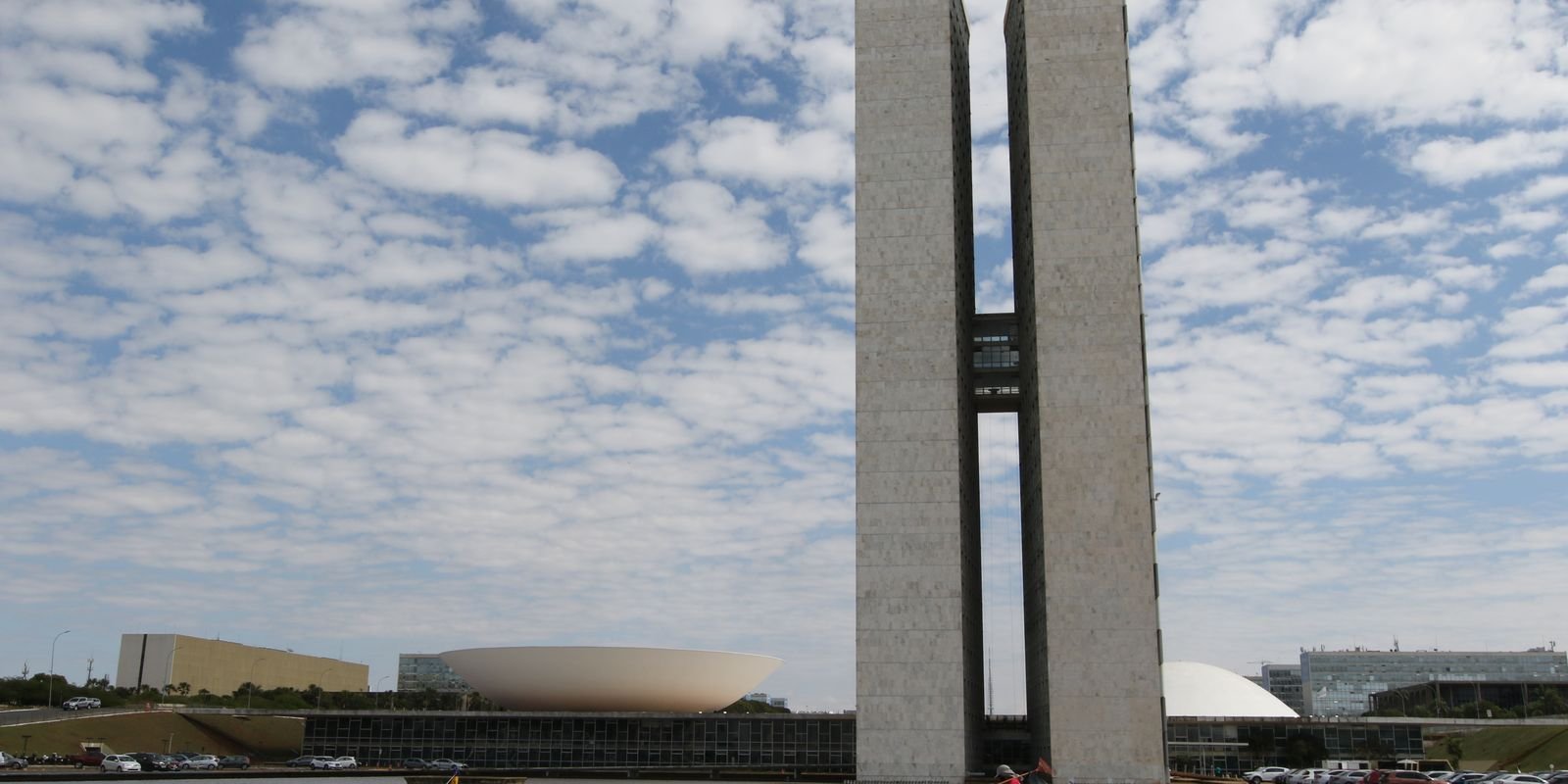 Presidente do Senado marca para terça votação do fim da escala 6x1